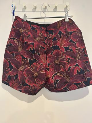 Falda pantalón de flores burdeos Stradivarius