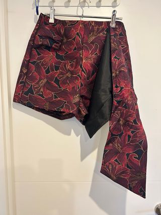 Falda pantalón de flores burdeos Stradivarius