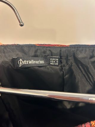 Falda pantalón de flores burdeos Stradivarius