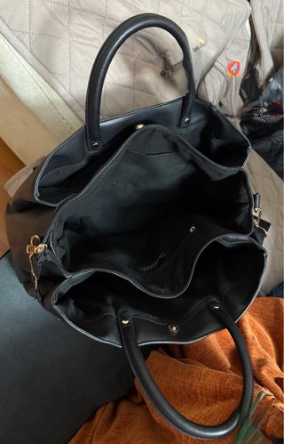 Bolso negro de gran capacidad.Sin usar