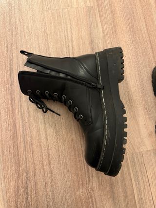 Botas tipo Martens marca ULANKA