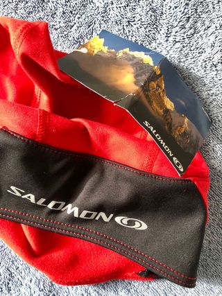 Cuffia sport Salomon, cappello nuovo mai usato.