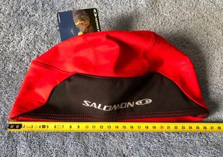 Cuffia sport Salomon, cappello nuovo mai usato.