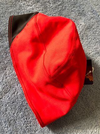 Cuffia sport Salomon, cappello nuovo mai usato.