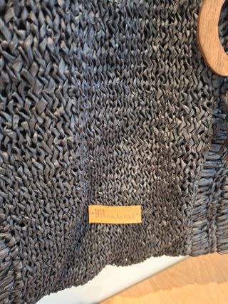 Bolso de rafia de color negro, ideal