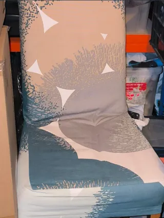 Mesa de comedor con cristal y 4 sillas tapizadas