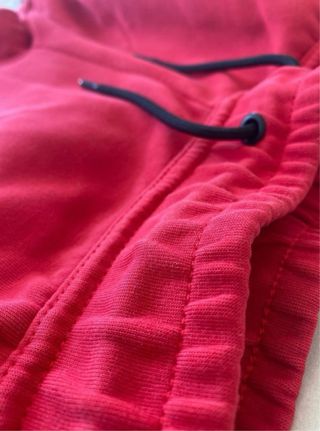 Pantalones rojos tech reales