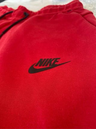 Pantalones rojos tech reales