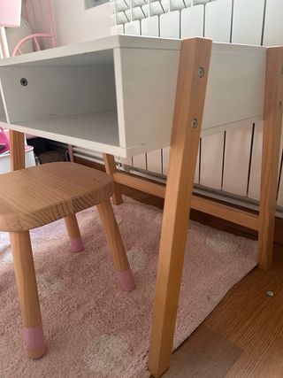Mesa sklum  y taburete Ikea de niños
