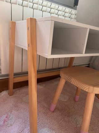 Mesa sklum  y taburete Ikea de niños