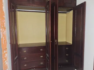 Armario empotrado de madera maciza