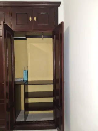 Armario empotrado de madera maciza