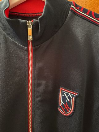 Chaqueta Carolina Herrera deportiva