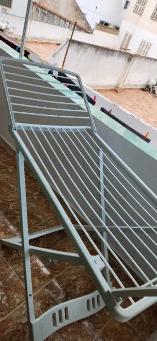 Tendedero de resina plegable