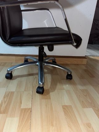 Silla de Oficina Ejecutiva - Acabados Cromados