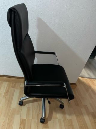 Silla de Oficina Ejecutiva - Acabados Cromados