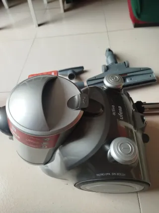 Aspirador Ufesa con filtro EPA