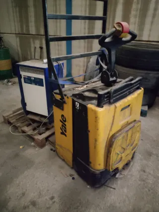Transpaleta Eléctrica Yale