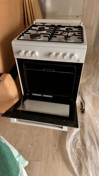 BEKO. Cocina Mixta Horno Convencional Placa de gas