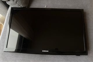 Televisión Samsung 24” HD + Mando + Soporte pared