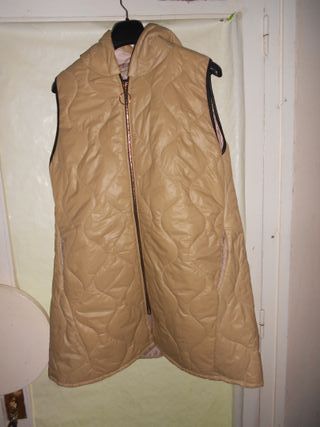 PARKA sin MANGAS con Capucha Color Arena / Talla L