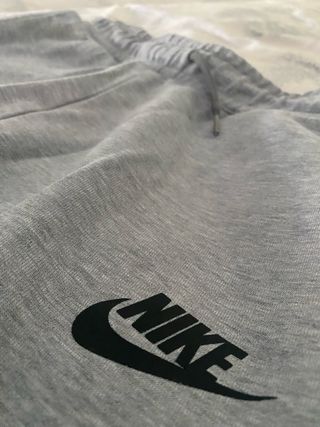 Pantalones grises tech reales