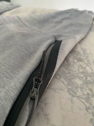 Pantalones grises tech reales