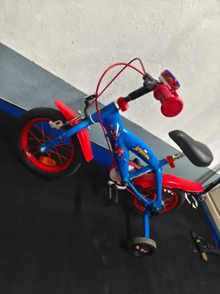 Bicicleta Spiderman con ruedines