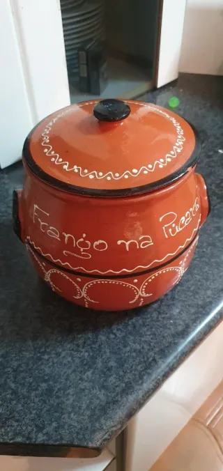 Botijo, tarro y figuras de barro