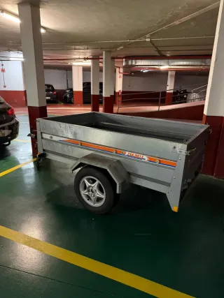 Se vende remolque seminuevo