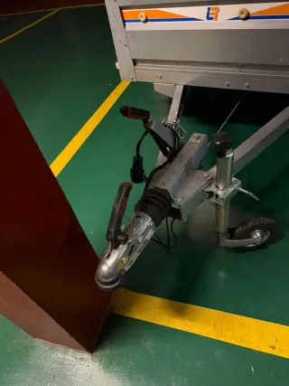 Se vende remolque seminuevo