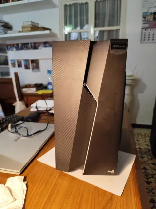 Torre PC aerocool Bolt RGB con ventana negra