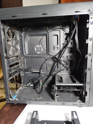 Torre PC aerocool Bolt RGB con ventana negra