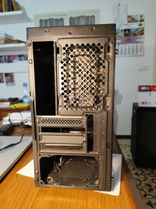 Torre PC aerocool Bolt RGB con ventana negra