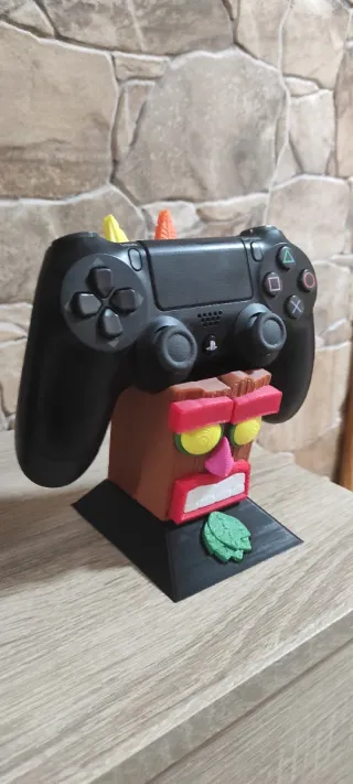 Sujeta mandos Crash Bandicoot aku aku