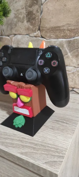 Sujeta mandos Crash Bandicoot aku aku
