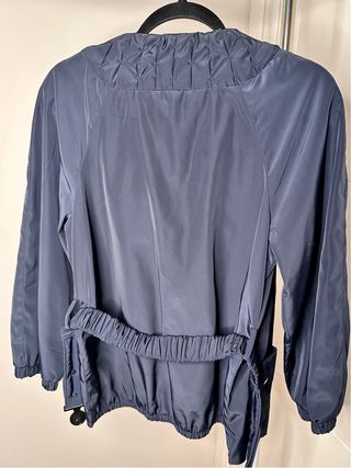 Chaqueta de Sfera, muy bonita, cómoda y elegante,