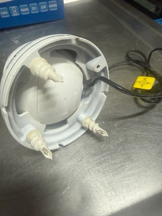 Cámara de vigilancia blanca