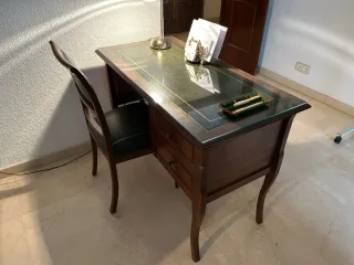 Conjunto de mesa y silla de despacho