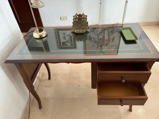 Conjunto de mesa y silla de despacho