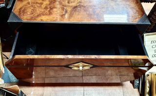 Baúl con cajón , madera raiz y poliester.