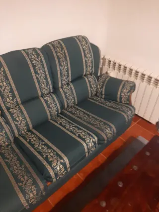 Conjunto de sofa de 3 plazas y dos sillones