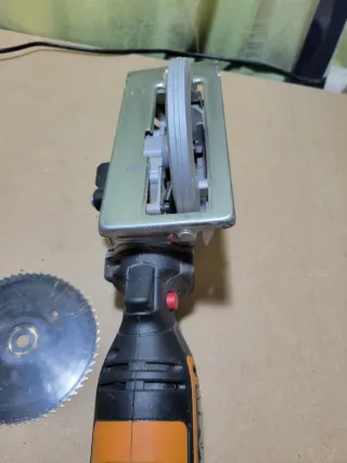 Sierra circular. Poco uso.