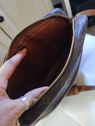 Pochette Louise Vuitton