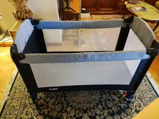 Cuna de viaje plegable L. Rossi azul y blanca