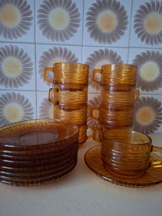 Juego de 9 tazas y platos vereco