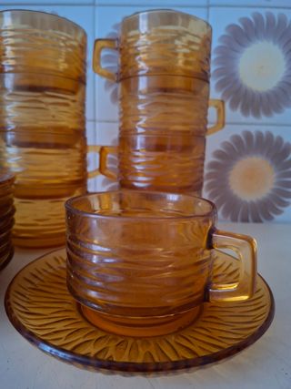 Juego de 9 tazas y platos vereco