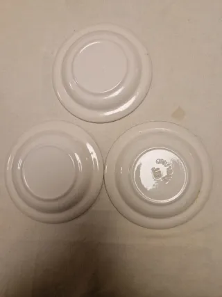 Tres platitos para pan o taza de loza inglesa EIT