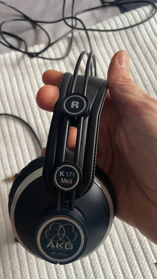 Auriculares cerrados AKG K171 Mkii