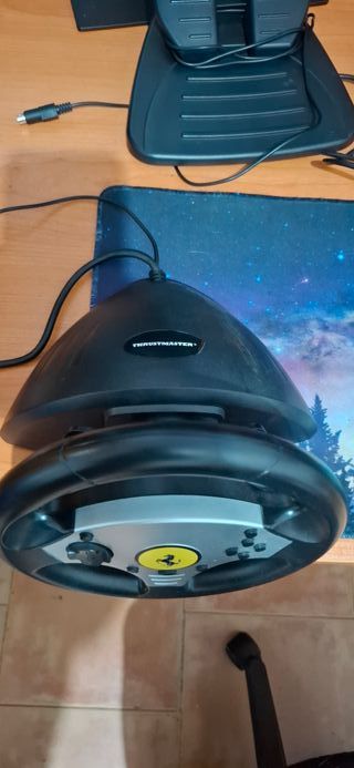 Volante Thrustmaster Ferrari + Pedales